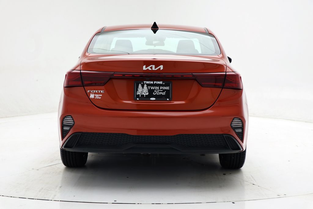 2023 Kia Forte LXS Image 7 of 26