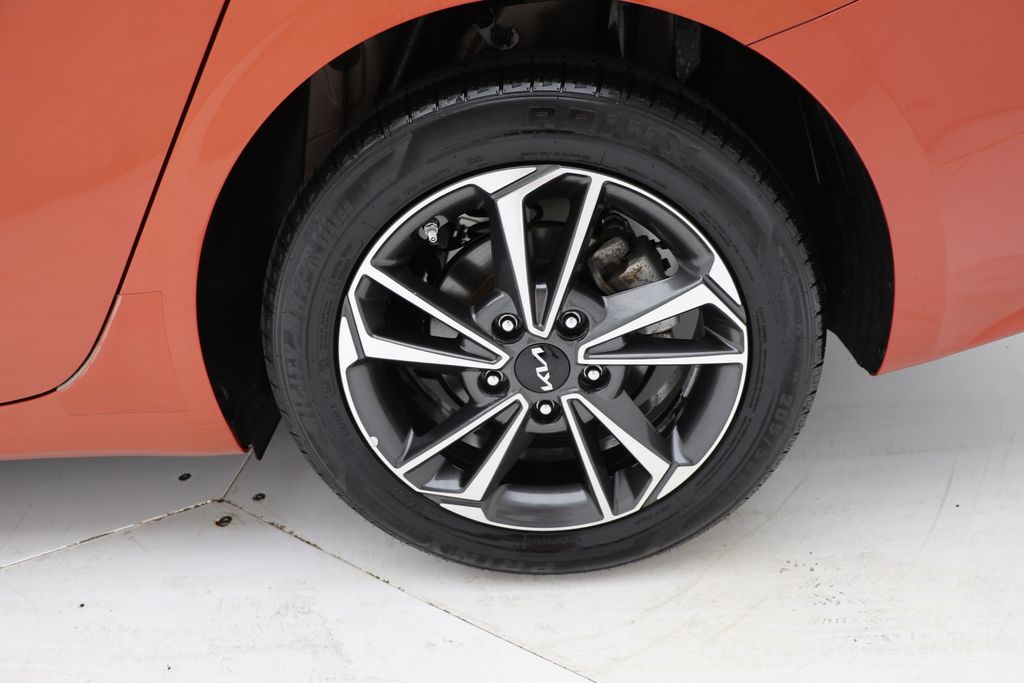 2023 Kia Forte LXS Image 9 of 26