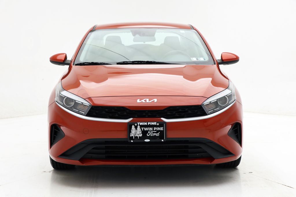 2023 Kia Forte LXS Image 3 of 26