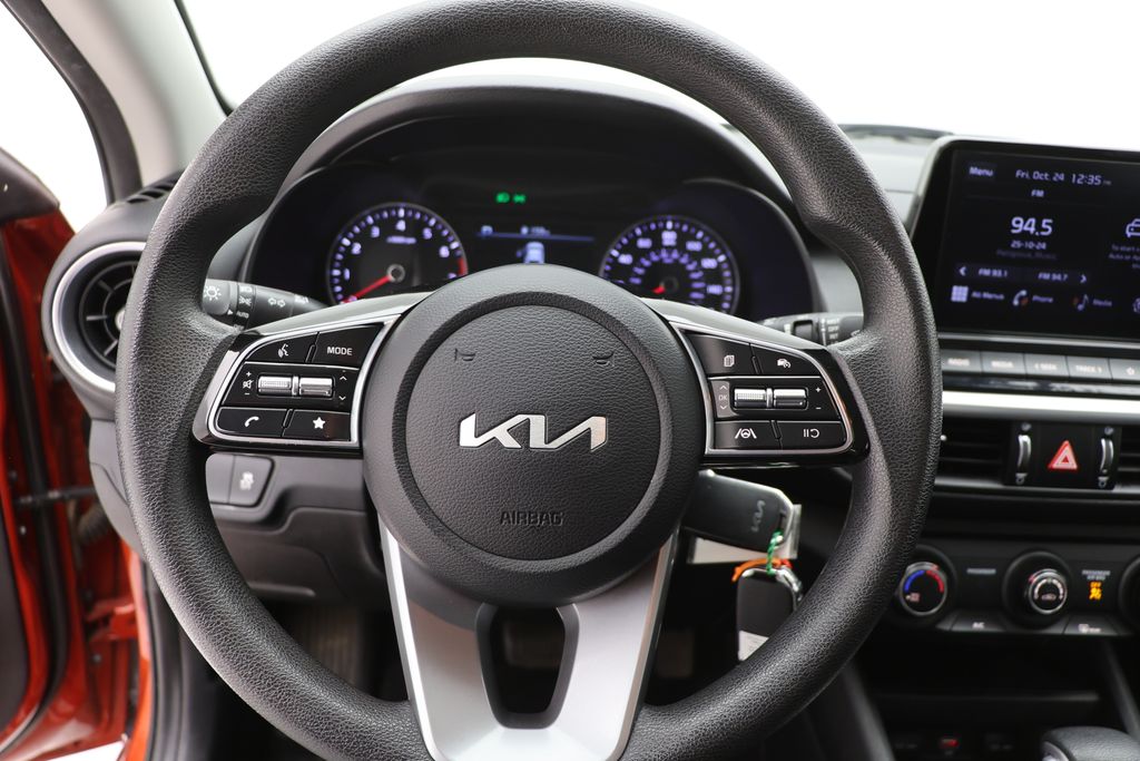 2023 Kia Forte LXS Image 16 of 26
