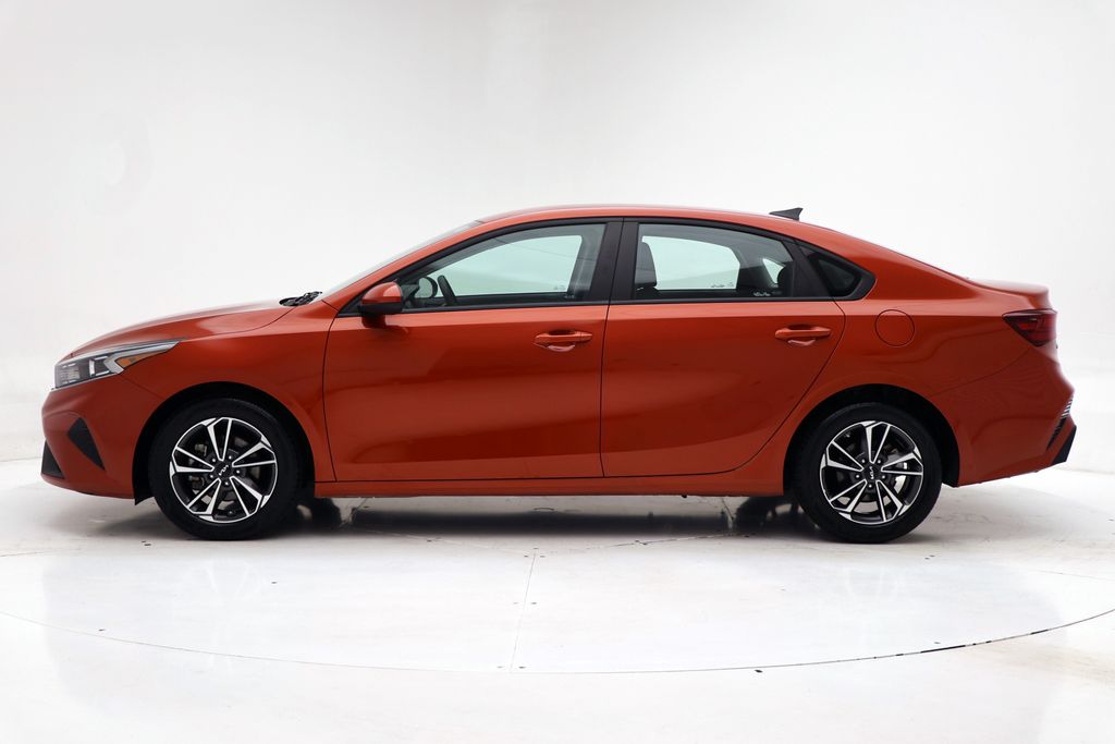 2023 Kia Forte LXS Image 5 of 26