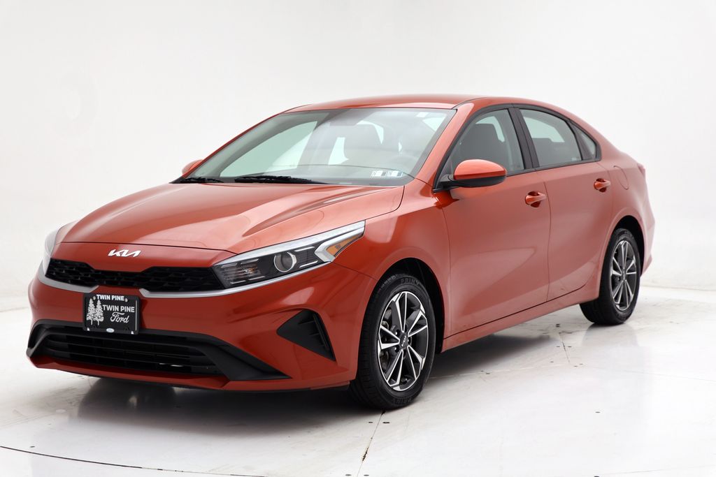 2023 Kia Forte LXS Image 4 of 26