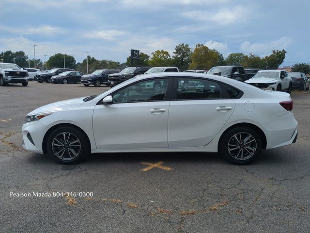 2023 Kia Forte LXS Image 10 of 26