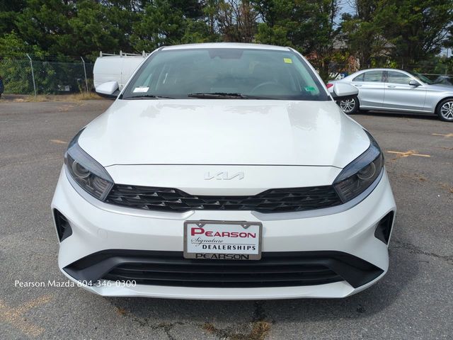 2023 Kia Forte LXS Image 2 of 26