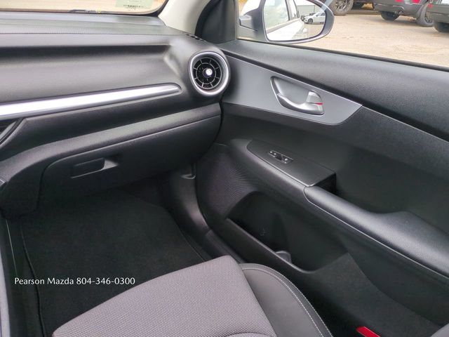 2023 Kia Forte LXS Image 13 of 26
