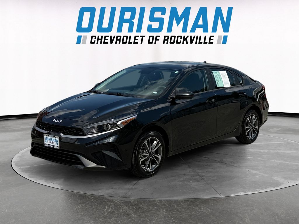 2023 Kia Forte LXS Image 1 of 27