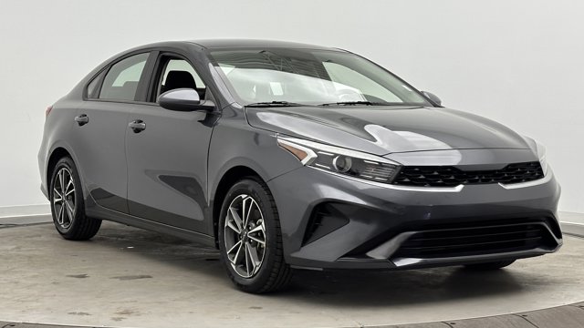 2023 Kia Forte LXS Image 3 of 31