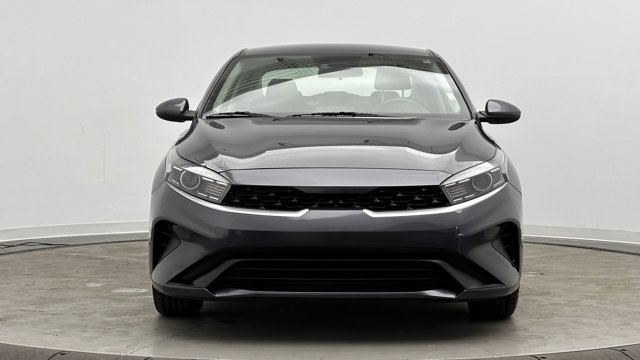 2023 Kia Forte LXS Image 2 of 31