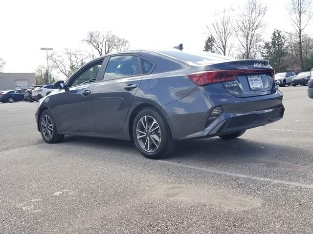 Vehicle image 8 of 27