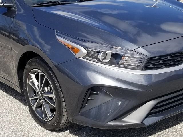 Vehicle image 9 of 27