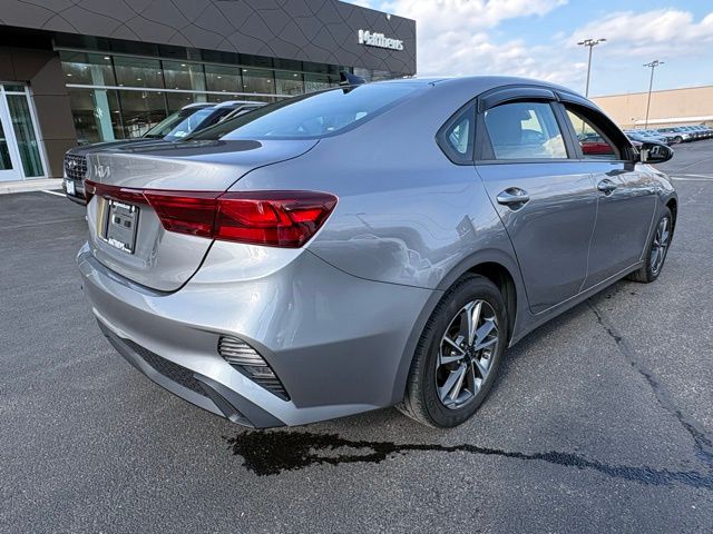 2023 Kia Forte LXS Image 3 of 15