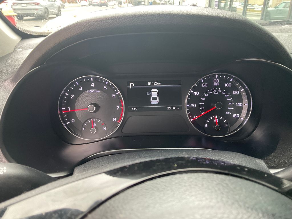 2023 Kia Forte LXS Image 9 of 12