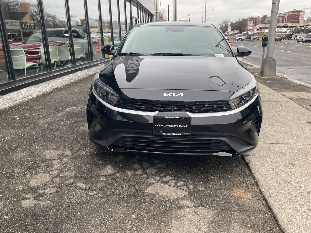 2023 Kia Forte LXS Image 10 of 12