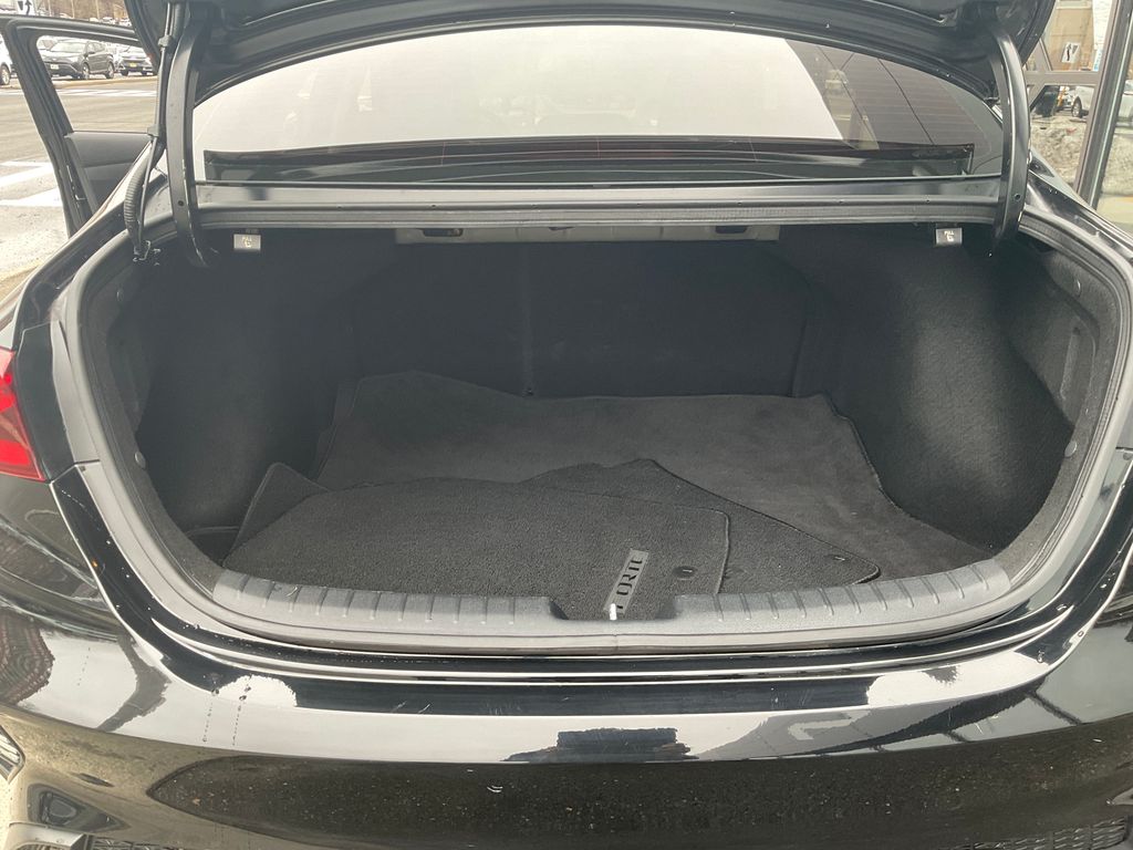 2023 Kia Forte LXS Image 5 of 12