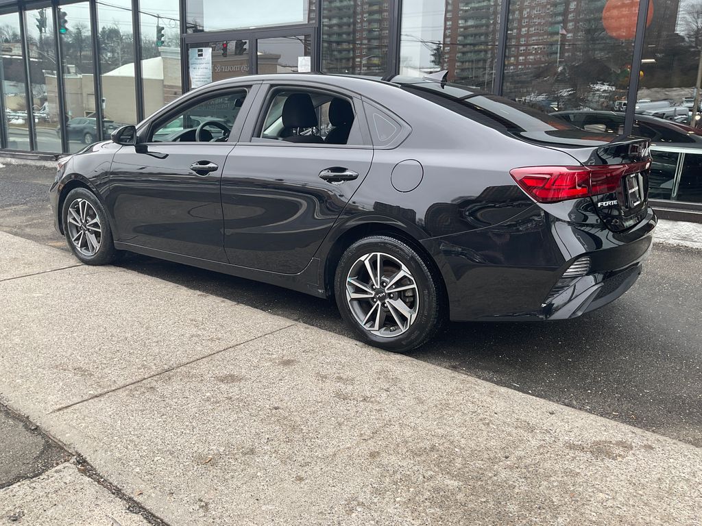 2023 Kia Forte LXS Image 4 of 12