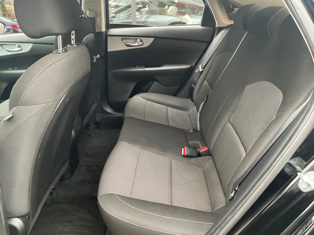 2023 Kia Forte LXS Image 7 of 12