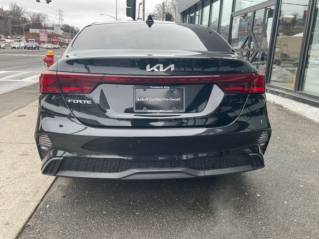 2023 Kia Forte LXS Image 6 of 12