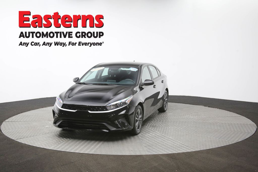 2023 Kia Forte LXS Image 2 of 63