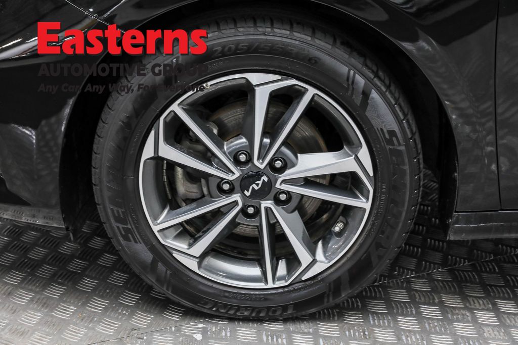 2023 Kia Forte LXS Image 38 of 63