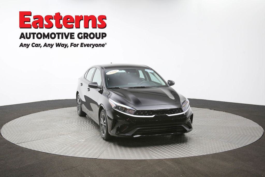 2023 Kia Forte LXS Image 13 of 63