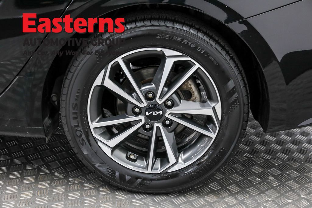 2023 Kia Forte LXS Image 42 of 63