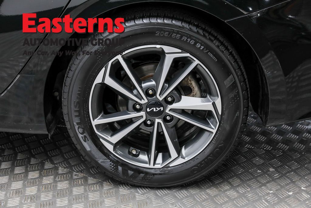 2023 Kia Forte LXS Image 39 of 63