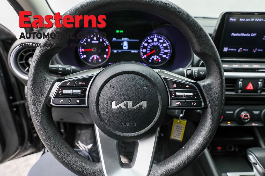 2023 Kia Forte LXS Image 48 of 63