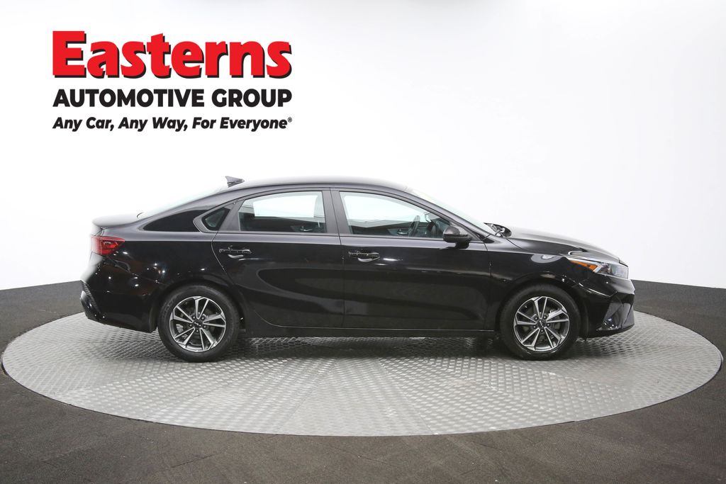 2023 Kia Forte LXS Image 17 of 63