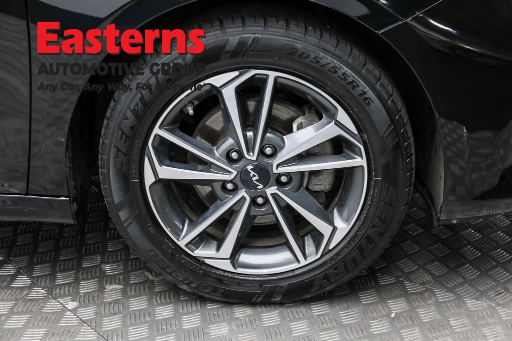 2023 Kia Forte LXS Image 41 of 63