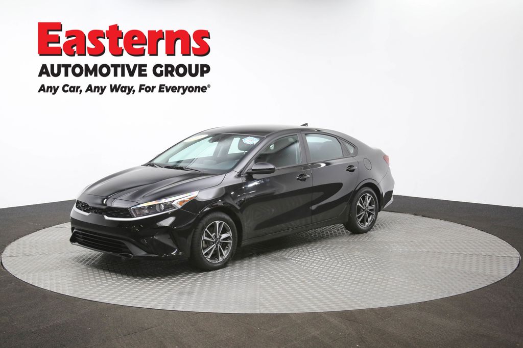 2023 Kia Forte LXS Image 3 of 63