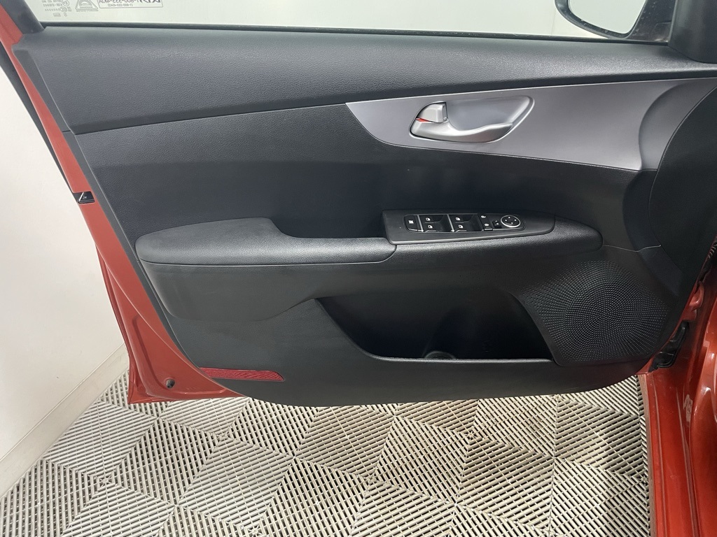 Vehicle image 7 of 31