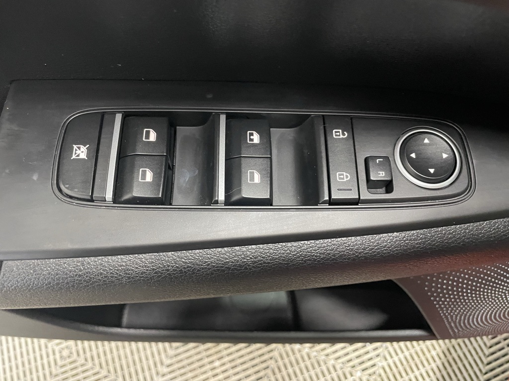 Vehicle image 8 of 31