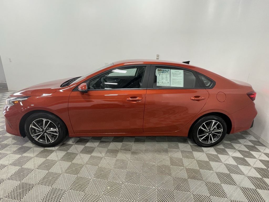 Vehicle image 2 of 31