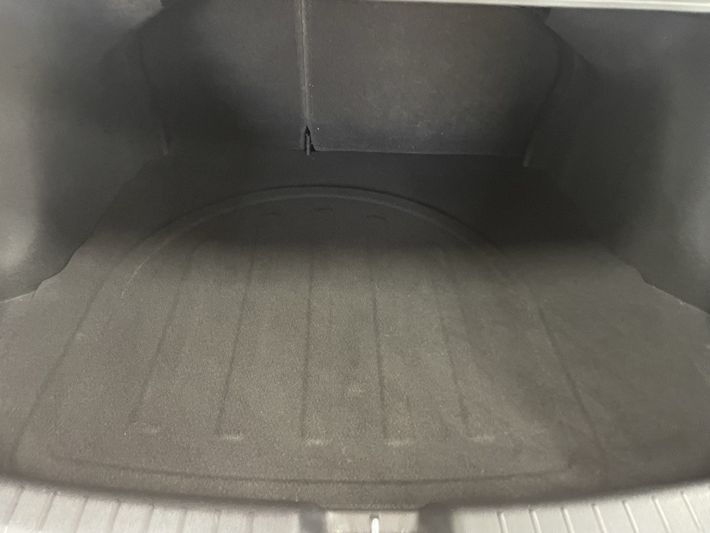 Vehicle image 23 of 31