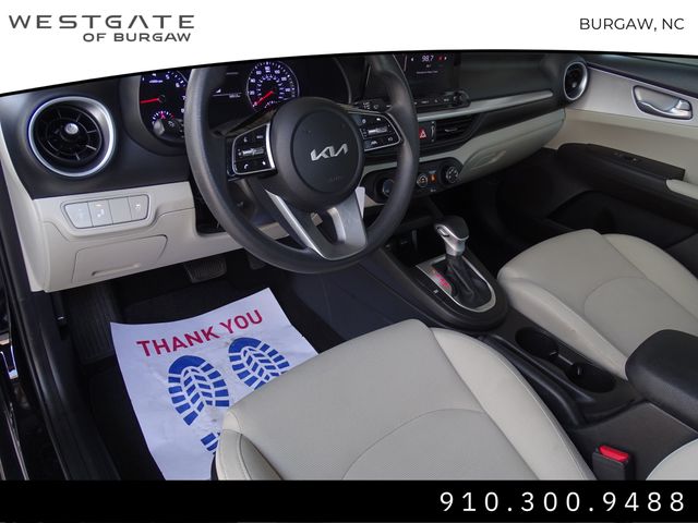 Vehicle image 17 of 31