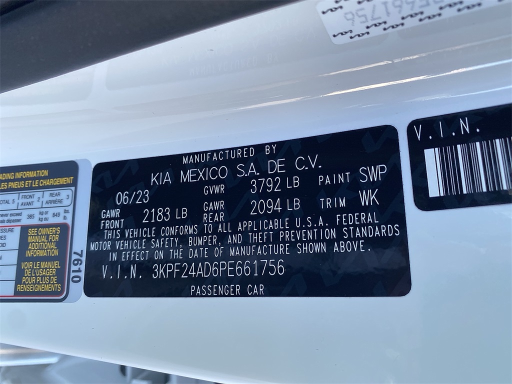 Vehicle image 22 of 24