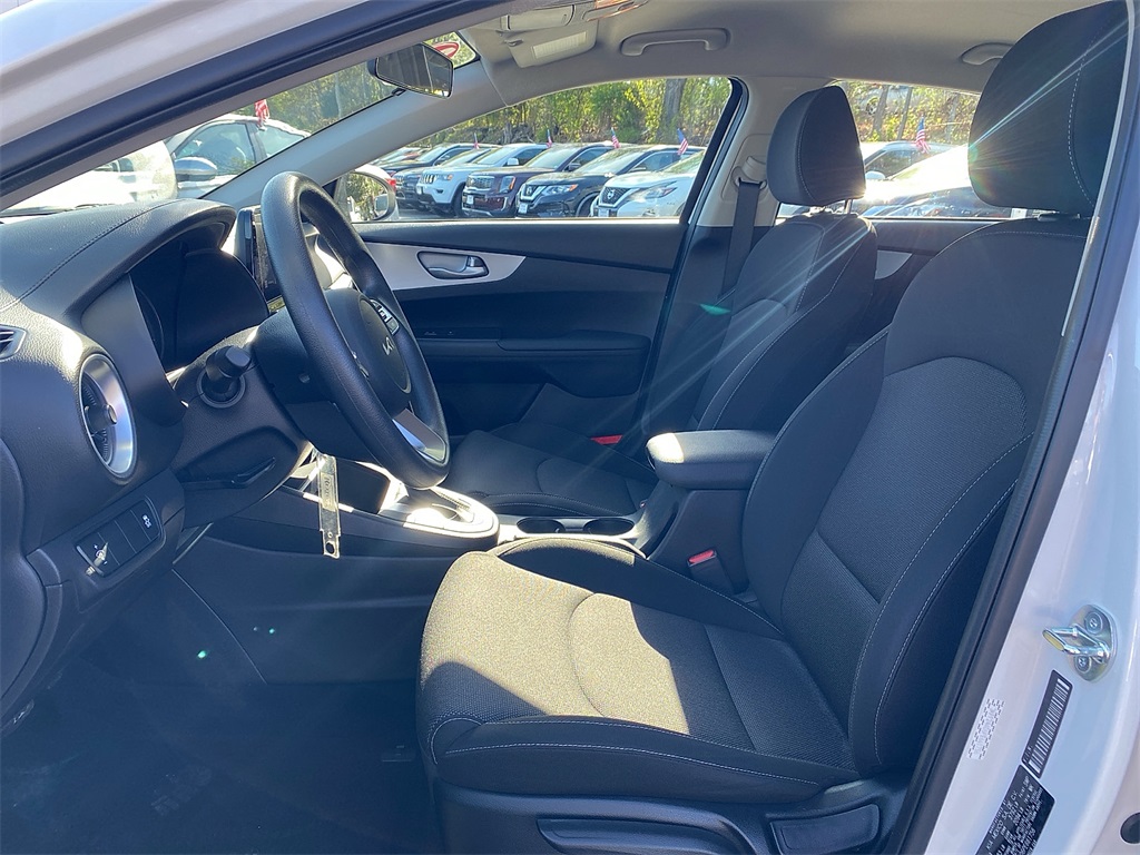 Vehicle image 21 of 24