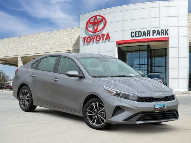 2023 Kia Forte LXS Image 2 of 28