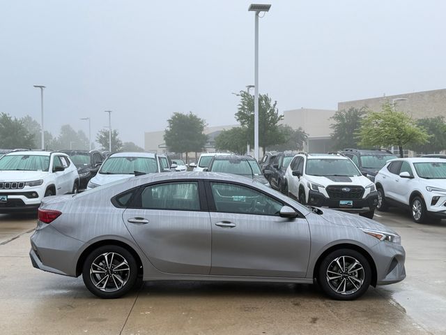 2023 Kia Forte LXS Image 3 of 28