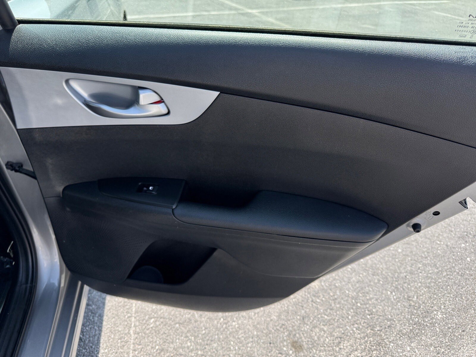 Vehicle image 21 of 28