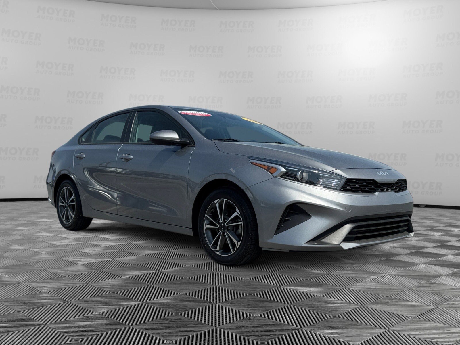 Vehicle image 9 of 28