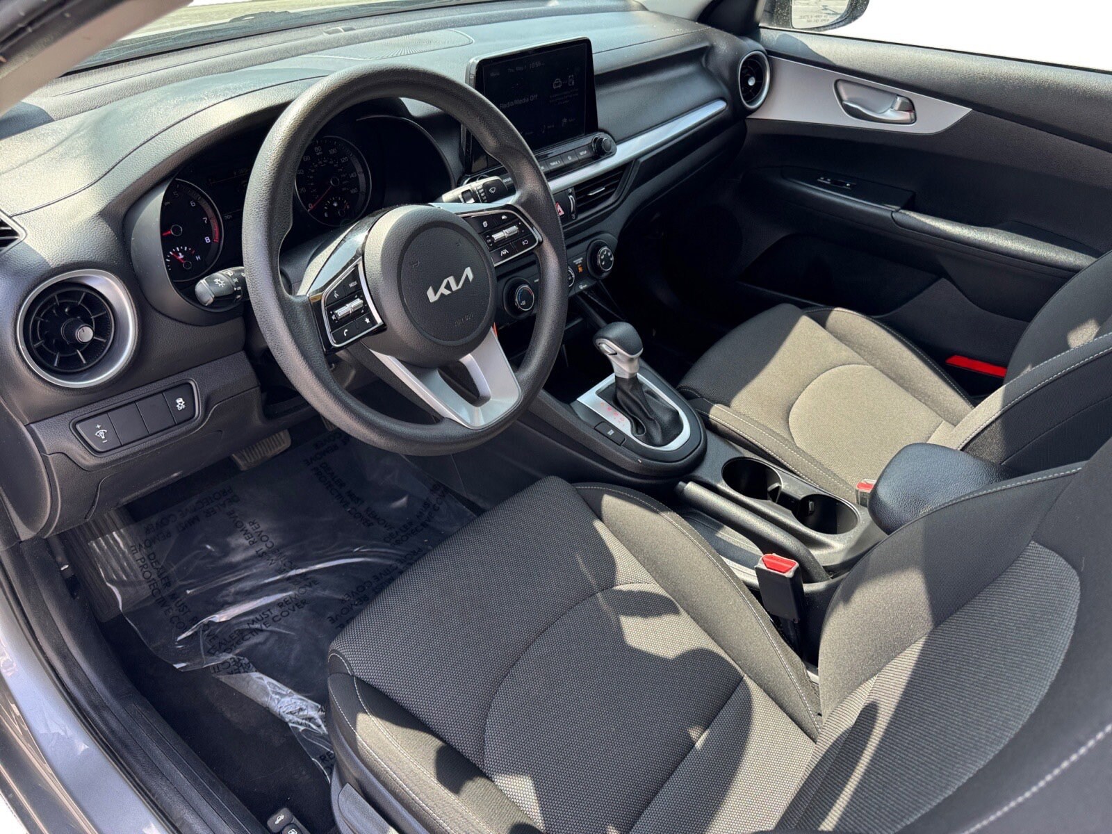 Vehicle image 14 of 28