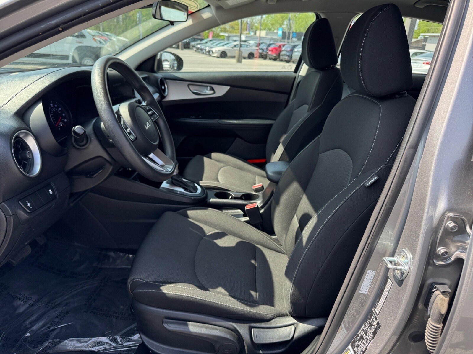 Vehicle image 24 of 28