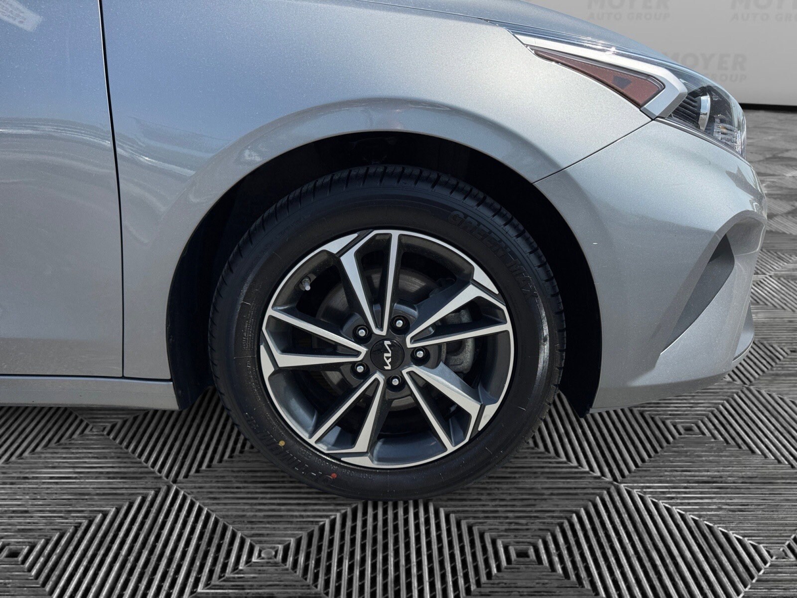 Vehicle image 13 of 28