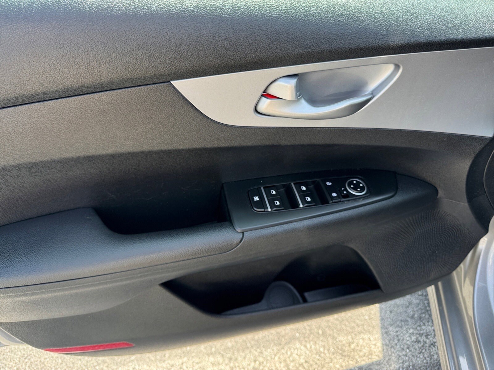 Vehicle image 15 of 28
