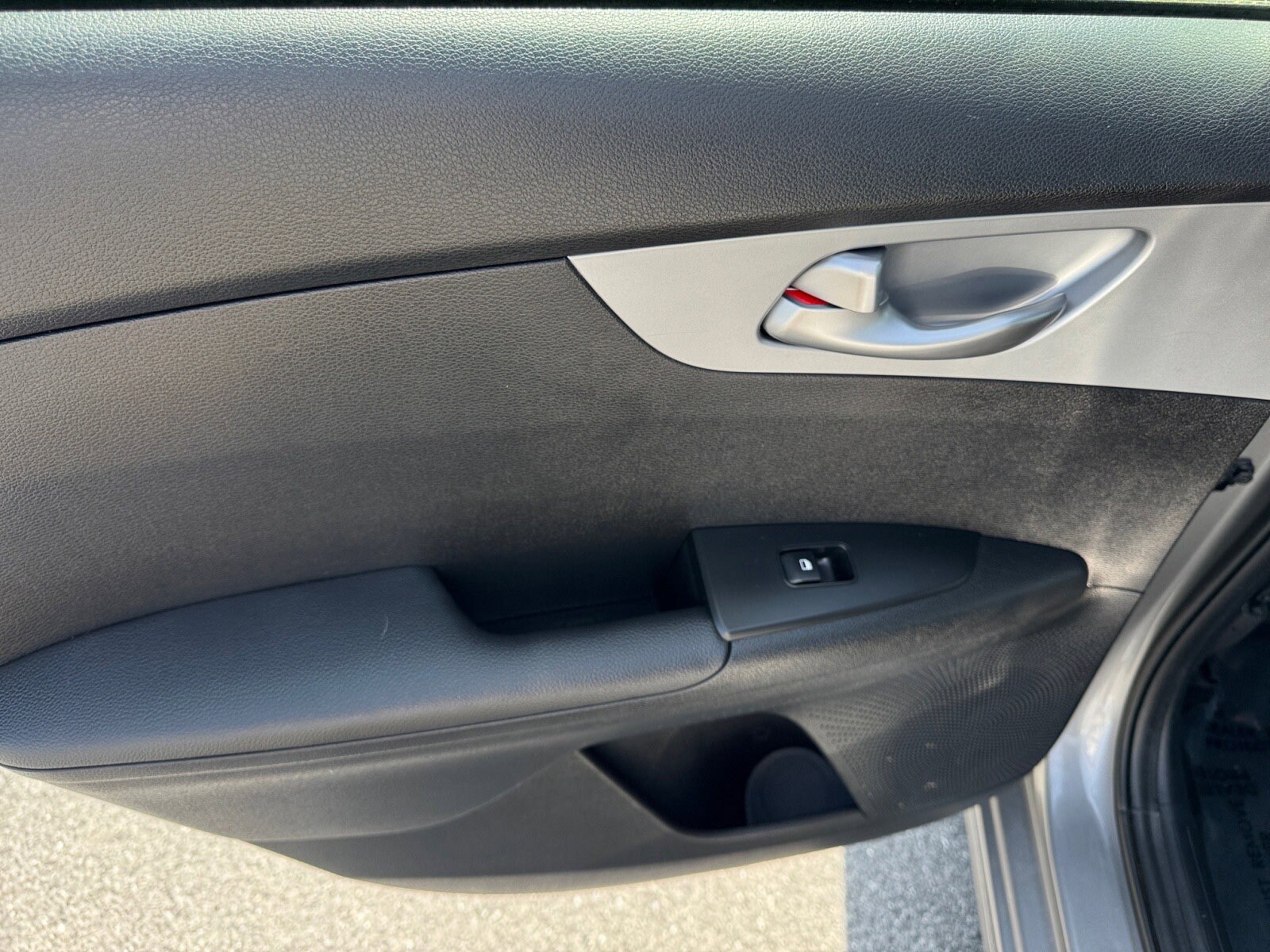 Vehicle image 23 of 28