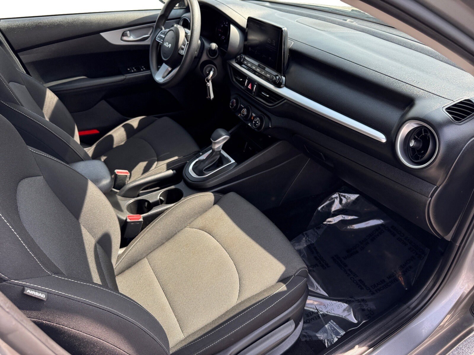 Vehicle image 18 of 28
