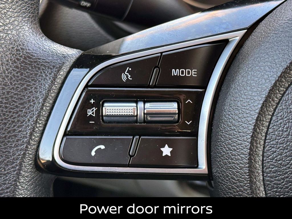 2023 Kia Forte LXS Image 17 of 30