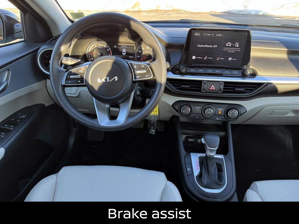 2023 Kia Forte LXS Image 8 of 30