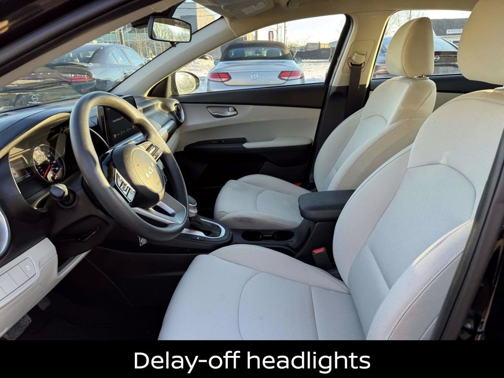2023 Kia Forte LXS Image 23 of 30